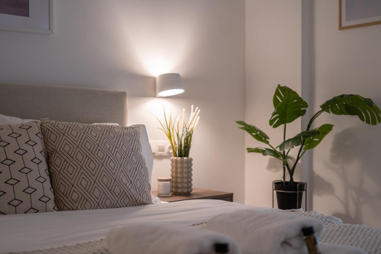 Unique 2 Bedrooms Apartment, Steps To Plaka And City Center Atina Dış mekan fotoğraf