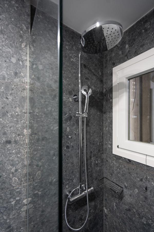 Unique 2 Bedrooms Apartment, Steps To Plaka And City Center Atina Dış mekan fotoğraf
